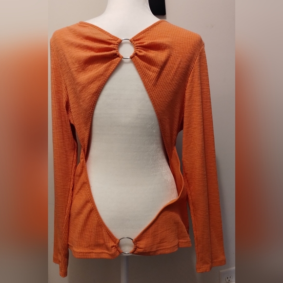 Plus Size Ribbed Long Sleeve Exposed Back Top - Picture 8 of 11